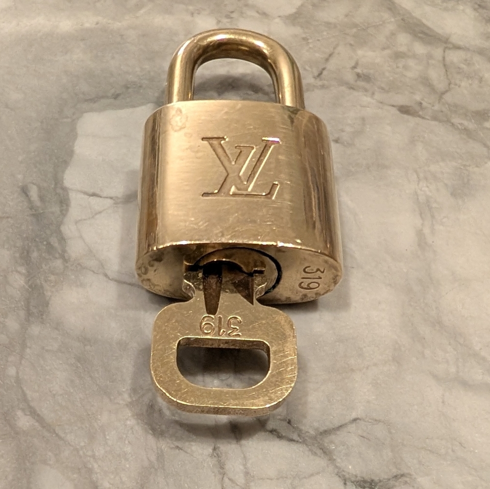 LV Lock and Key #319
